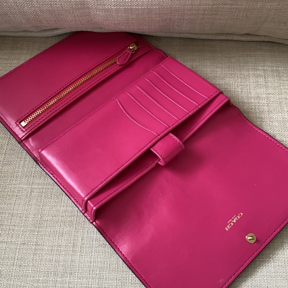 Coach Smooth Leather Pink Wallet Phone with Strap - Picture 2 of 4